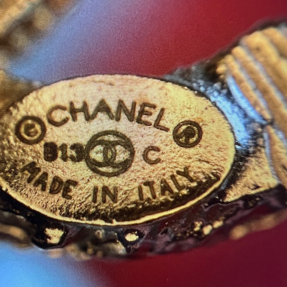 Chanel Pearl dangle clip on earrings - Picture 4 of 4